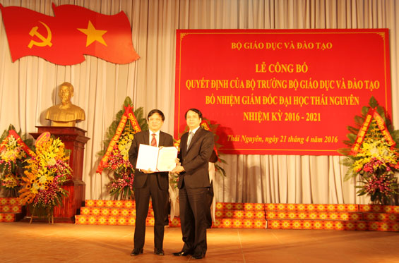 Công bố Quyết định bổ nhiệm lại Giám đốc Đại học Thái Nguyên