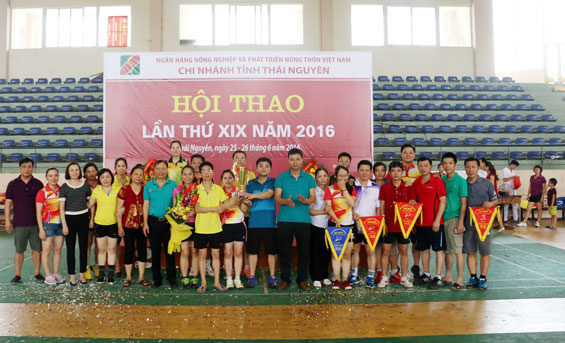 212 vận động viên tham gia Hội thao truyền thống Agribank