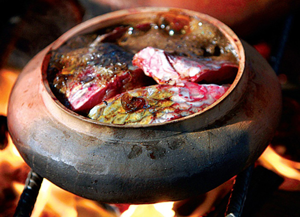 Rộn ràng cá kho làng Vũ Đại
