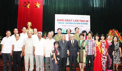 Mừng thọ lần thứ 99 Giáo sư - Anh hùng Lao động Vũ Khiêu