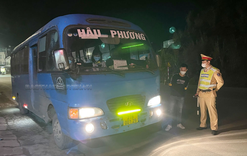 Hiểm họa từ đèn siêu sáng