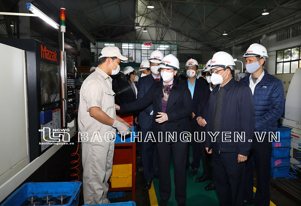 Lãnh đạo tỉnh thăm, động viên doanh nghiệp và người lao động