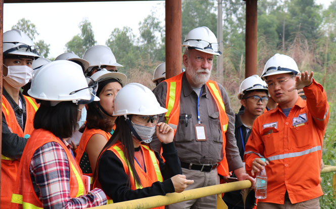 Sinh viên Đại học Nông Lâm Thái Nguyên thực nghiệm tại Núi Pháo