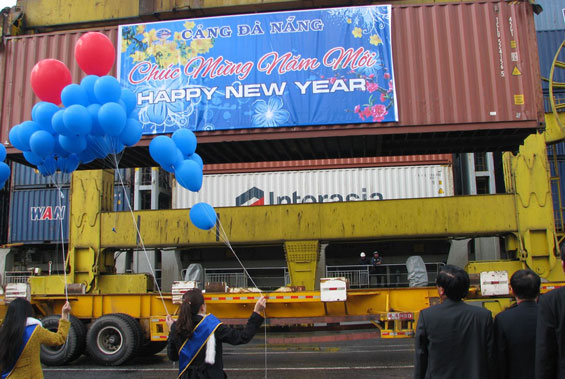 Đà Nẵng công bố tấn hàng thứ 6 triệu qua cảng trong năm 2014