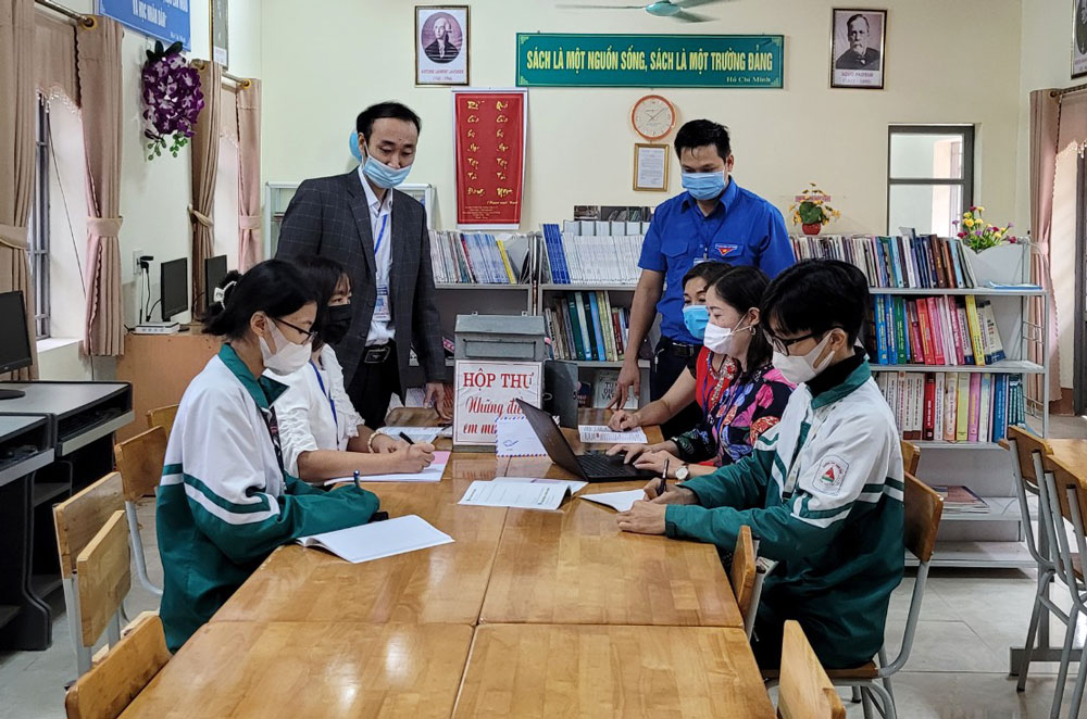 Lắng nghe trò để hiểu trò