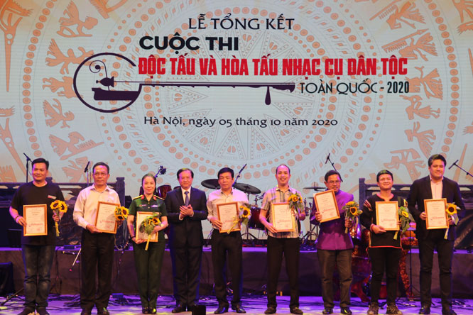 Vinh danh tài năng độc tấu, hòa tấu nhạc cụ dân tộc