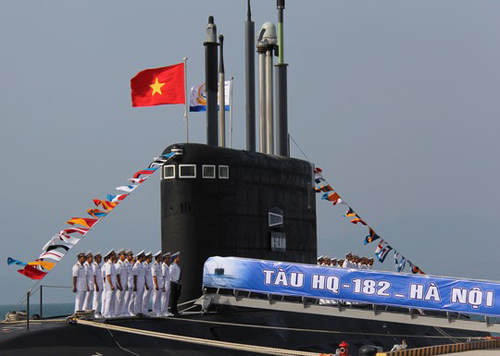 Uy nghiêm lễ thượng cờ trên tàu ngầm Kilo đầu tiên của Việt Nam