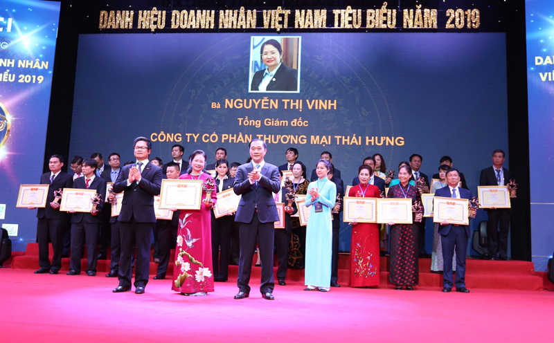 CEO Thái Hưng vinh dự nhận Cúp Thánh Gióng 2019