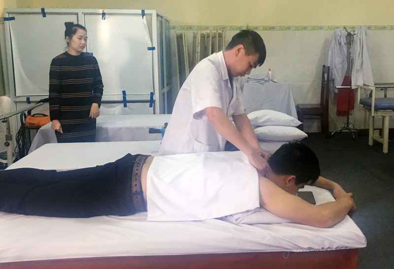 Đẩy mạnh việc áp dụng phương pháp vật lý trị liệu, phục hồi chức năng 
