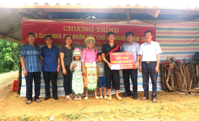 Hỗ trợ hộ nghèo xây nhà
