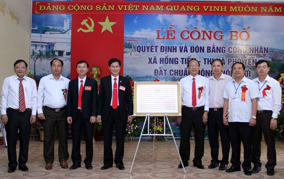 Xã Hồng Tiến đón Bằng công nhận đạt chuẩn Nông thôn mới