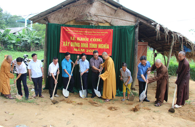 Khởi công xây dựng nhà tình nghĩa