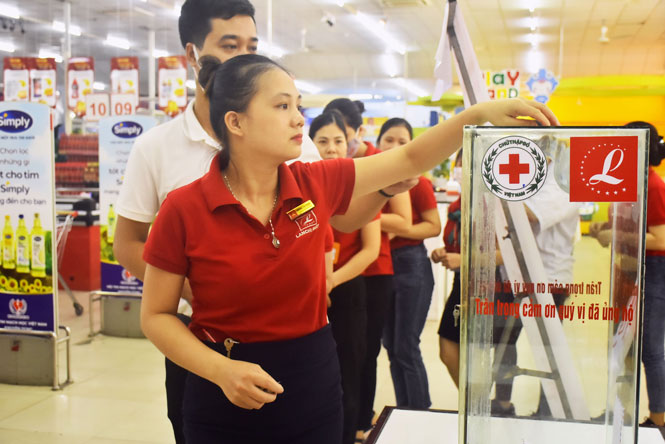 Đặt "Thùng Quỹ Nhân đạo" tại Siêu thị Lan Chi