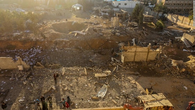 Israel dùng xe tăng, máy bay tấn công Dải Gaza
