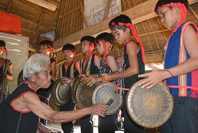 Bất cập trong đãi ngộ nghệ nhân dân gian