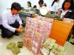 Lãi suất ngân hàng tăng  vẫn chưa hút được nhiều vốn 